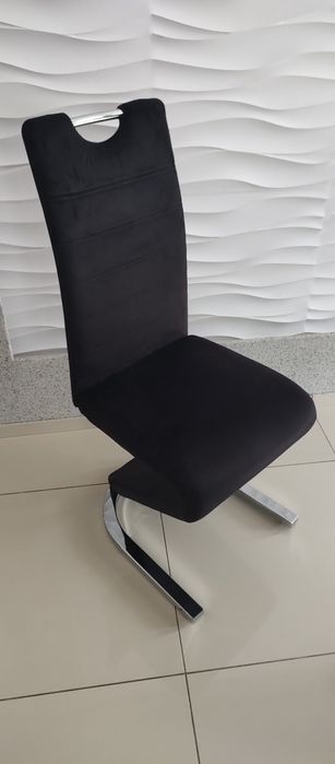 6x krzesła na metalowej podstawie