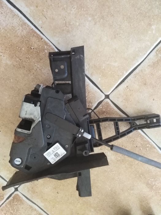 Sprzedam zamek do drzwi