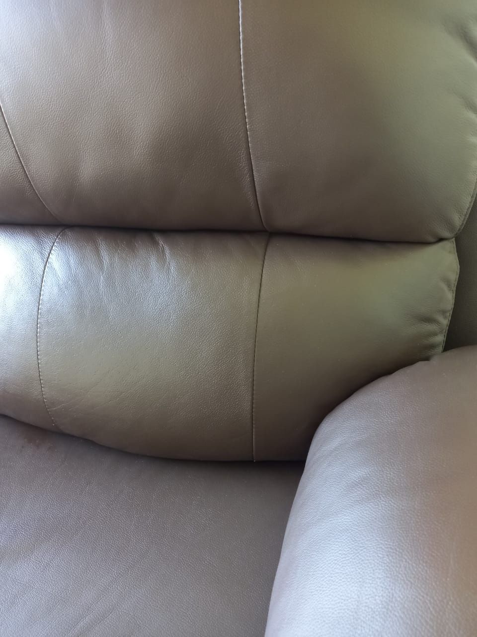 Кожанный диван с реклайнером