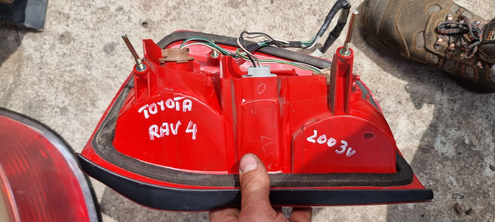 Toyota Rav 4 lampa tył lewa kompletna oryginał europa