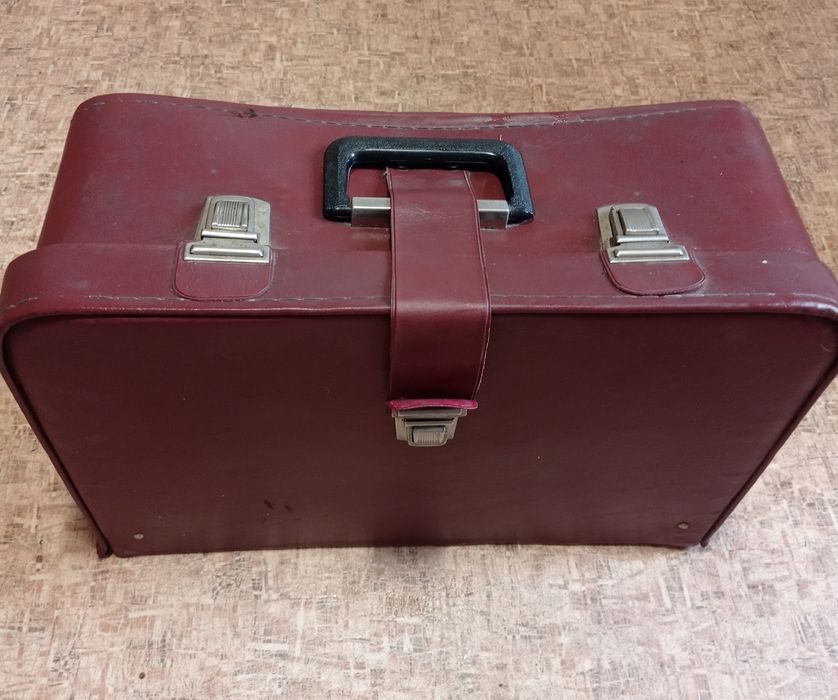 Швейна машинка ручна