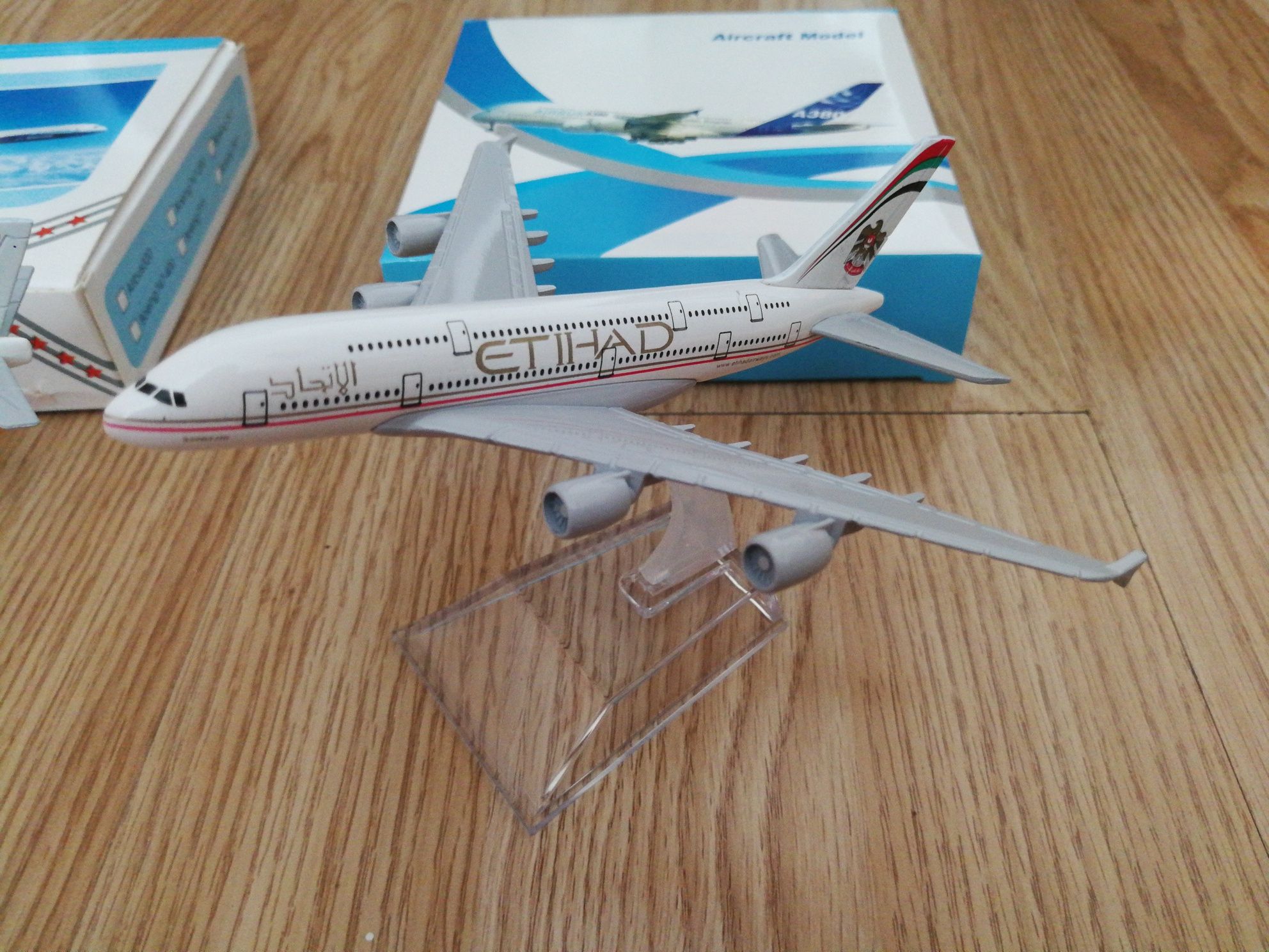 2x modele samolotów 1/400 boeing 747 airbus a380 etihad metal metalowe