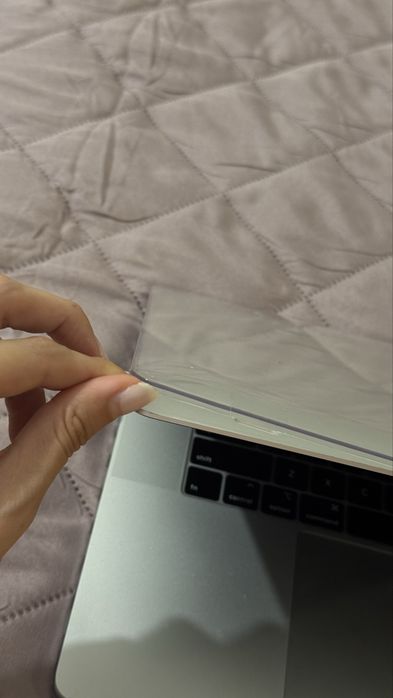 MacBook Pro 15” Intel Core i7 – 32GB RAM – 512GB SSD – Touch Bar