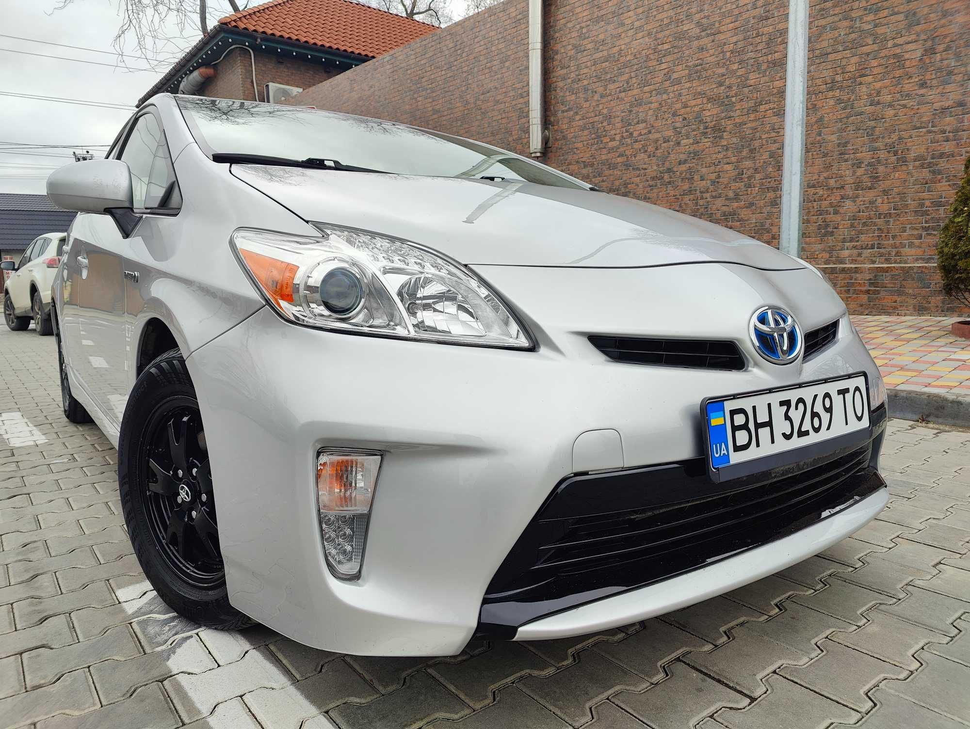 продам Toyota Prius 2012