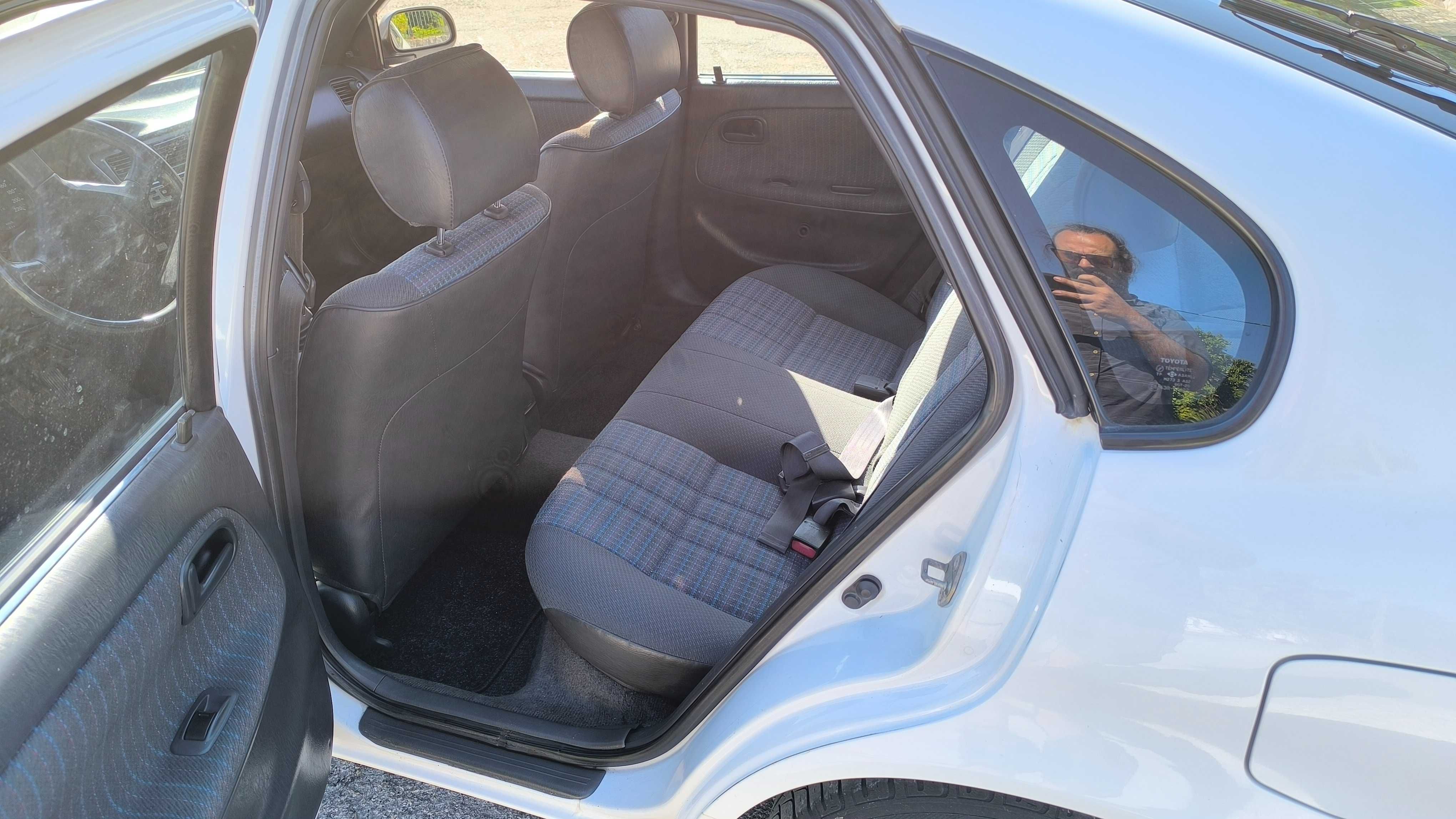 Toyota Corolla 1.3, muito bom estado, poucos km