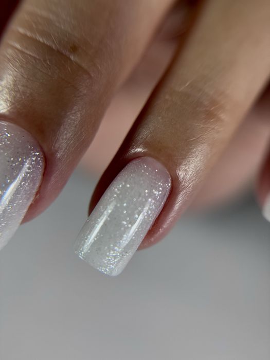 Манікюр та покриття 500 грн