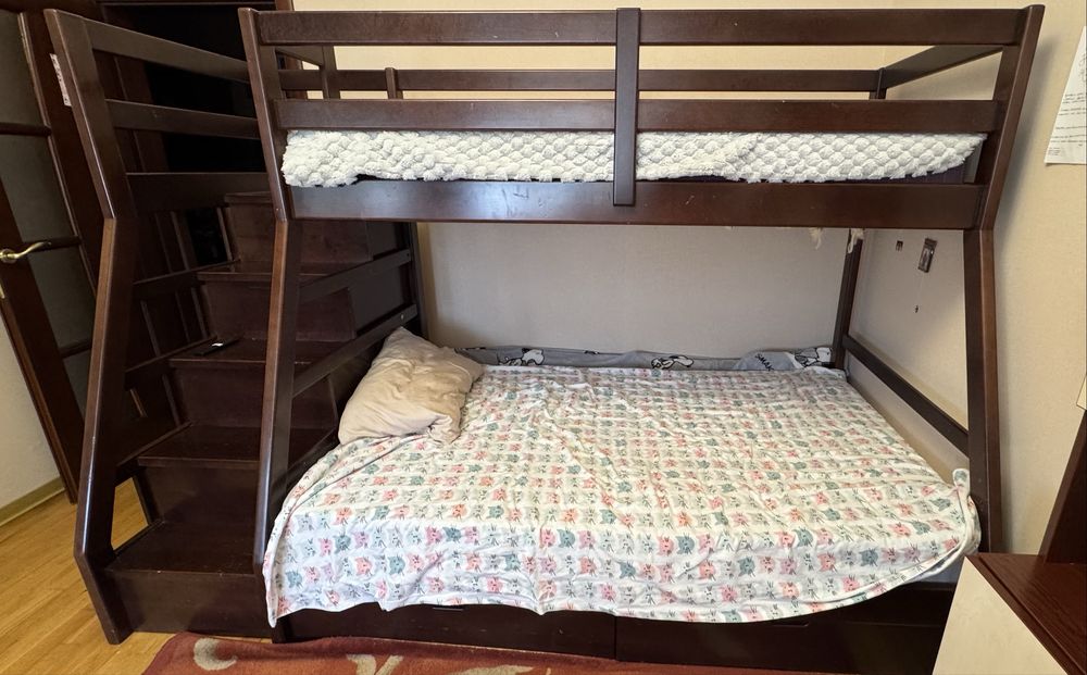 Продам детскую двухярусную кровать