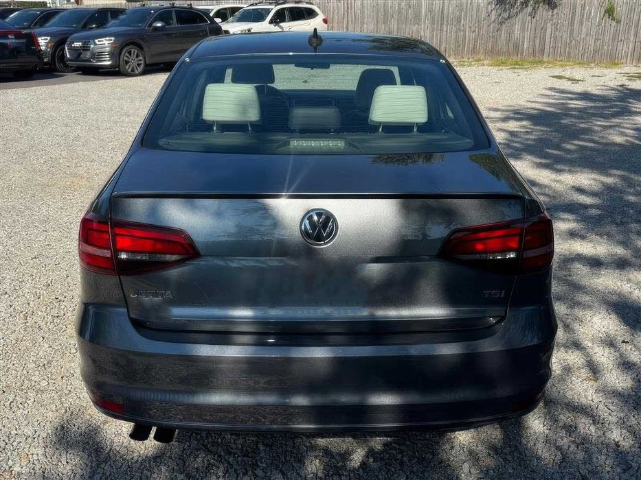 Volkswagen Jetta Sport      2016