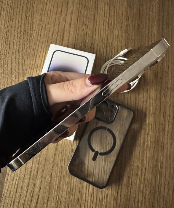 iPhone 14 Pro Max 128 GB – Branco Prateado / Cromado