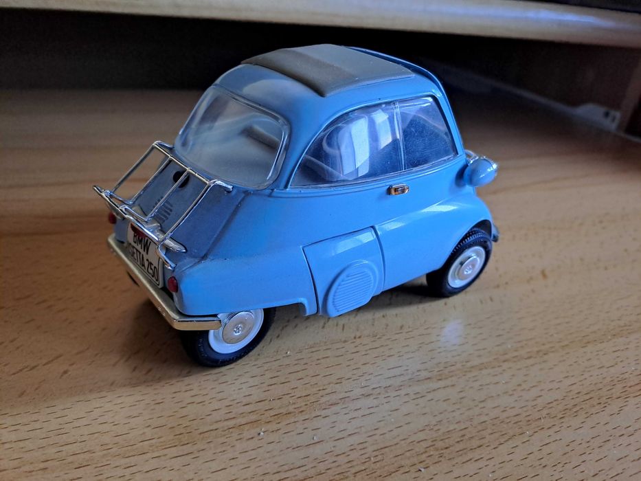 Revell  1/18 - BMW Isetta 250 - negociavel