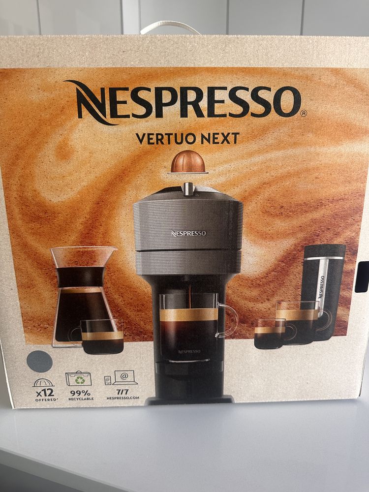 Máquina de Café Nespresso Vertuo Next Cinzenta - NOVA, selada na caixa