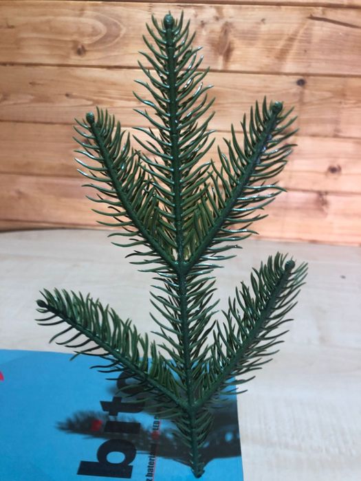 Gałązka sztuczna świerk 30 szt