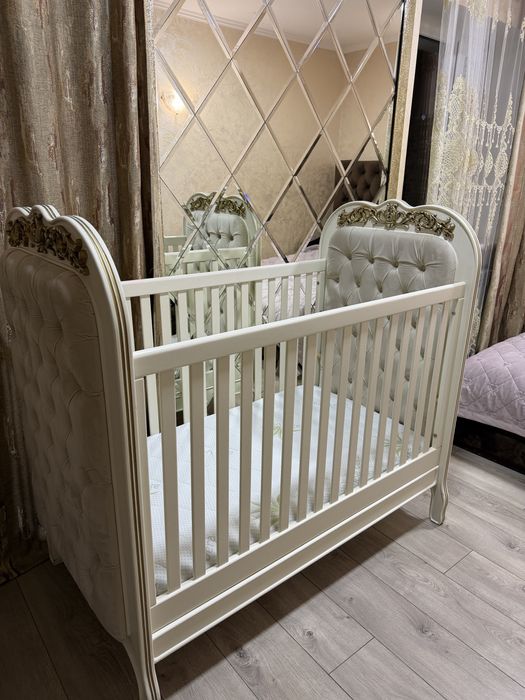 Детская кроватка в коретной стежке