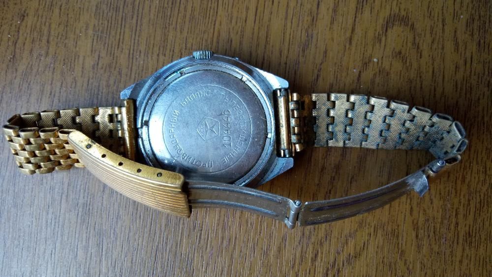 Часы " Слава" с позолоченным браслетом