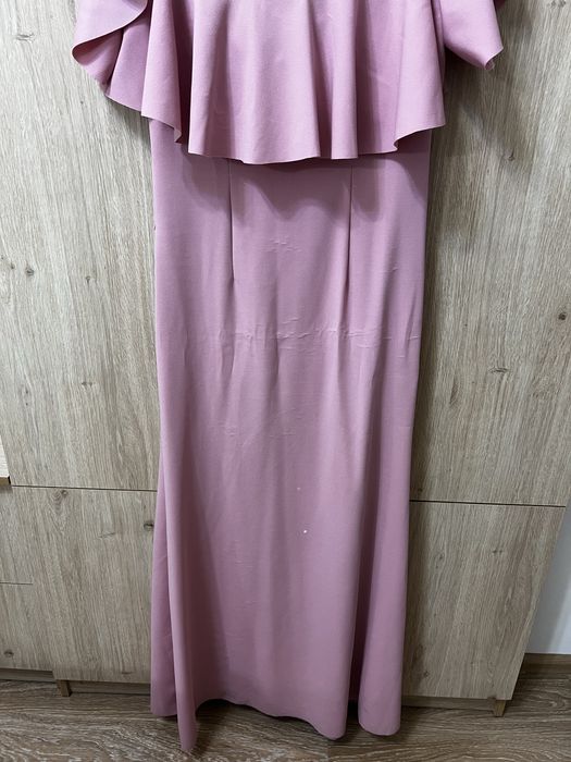 Вечірня рожева сукня