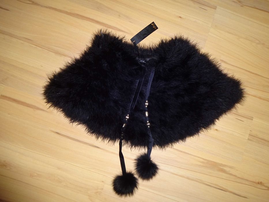 Malou Sander Copenhagen  bolerko ponczo etola narzutka strusie pióra