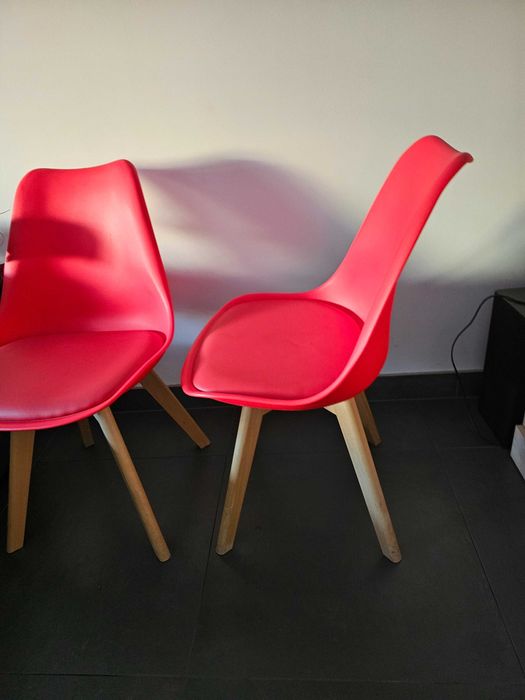 04 Cadeiras pra vender logo