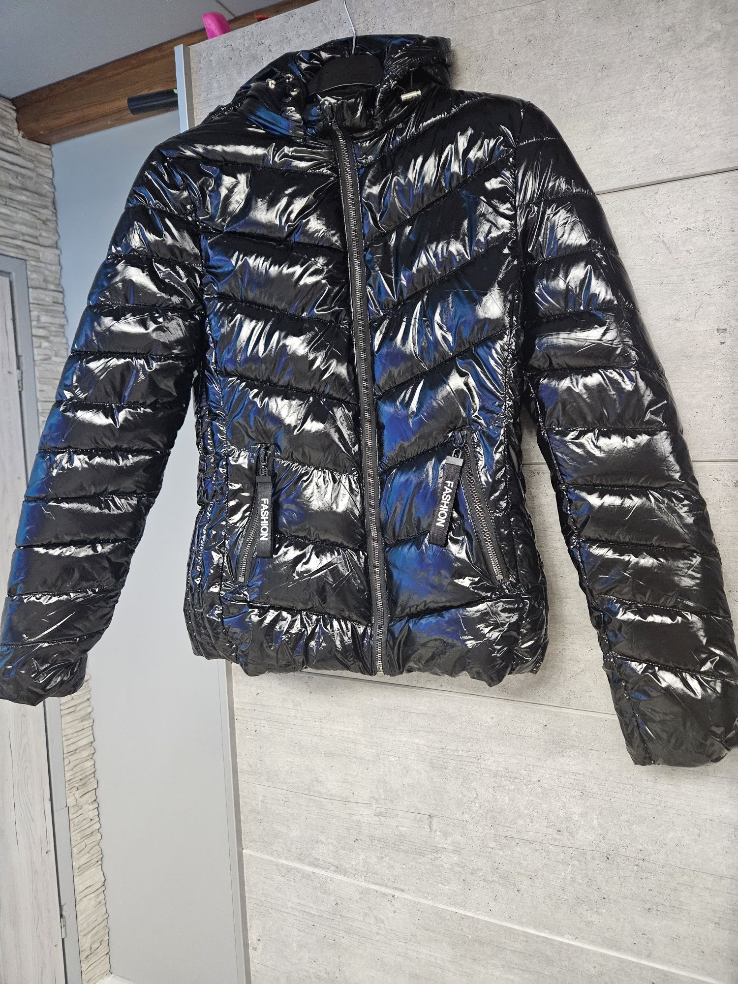 Biust 48 x 2Nowa kurtka przejściowa pikowana błyszcząca czarna S`West