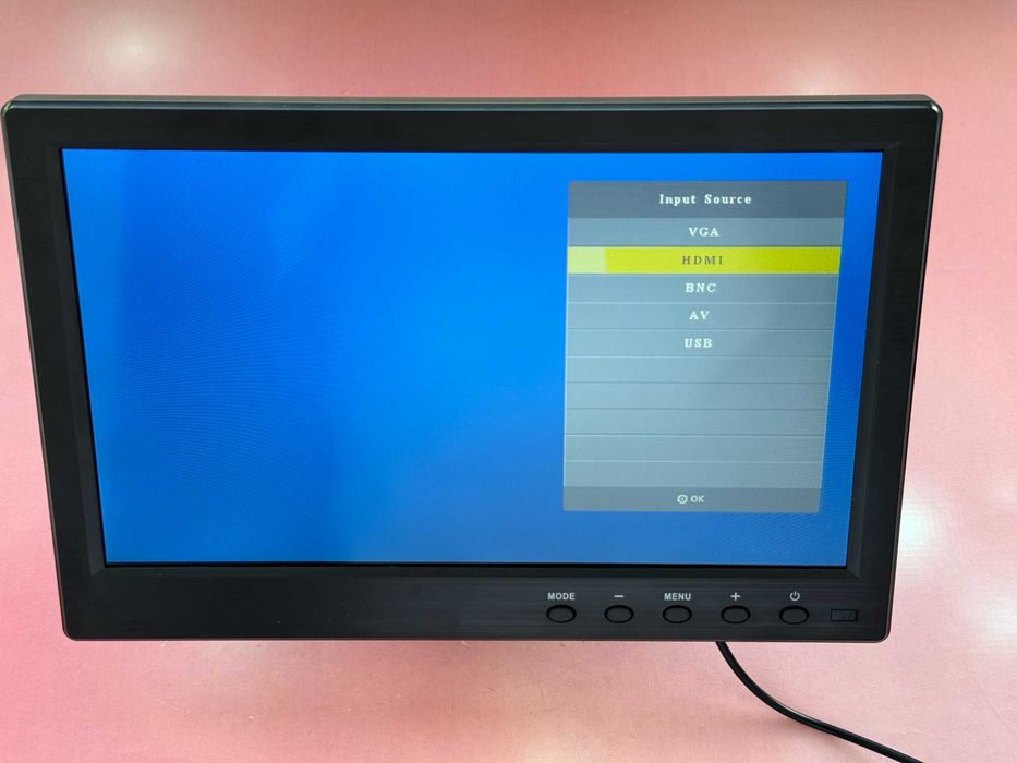 Большой, универсальный монитор (AV, HDMI, VGA, USB, BNC входы)
