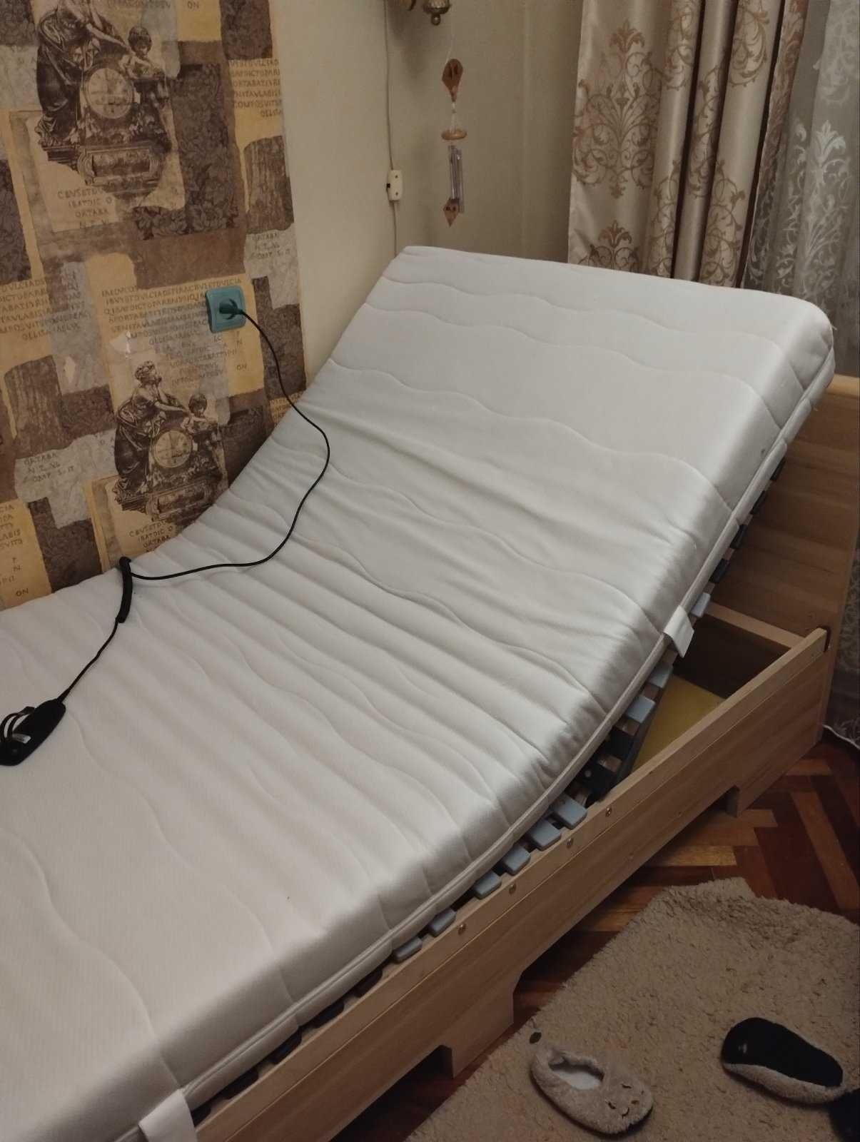 Продам ліжко функціональне, з електричним приводом, з матрацом.