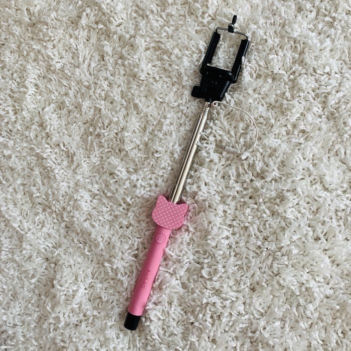 selfie stick różowy kotek w białe kropki kot kij do selfie kijek zdjęć