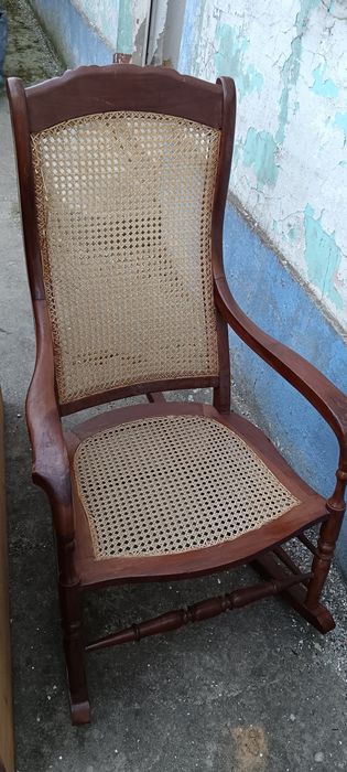 Cadeira baloiço em palhinha