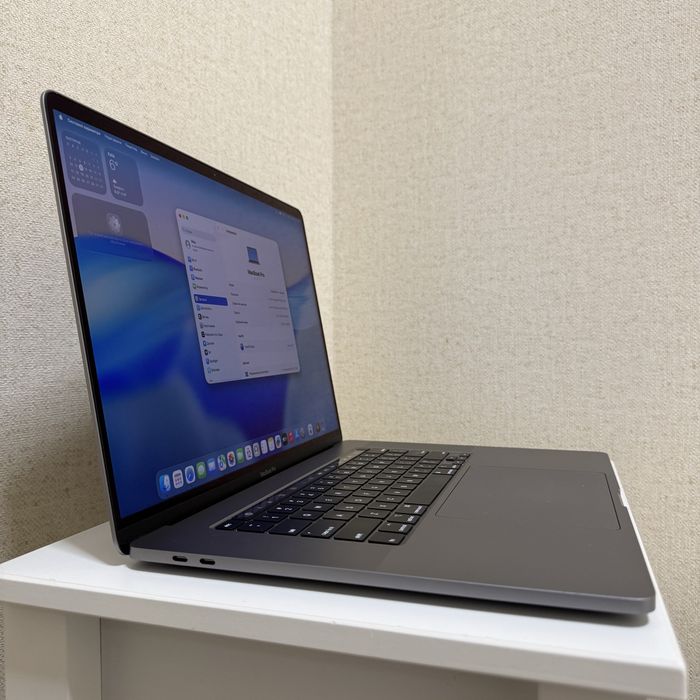 MacBook Pro 16 2020 i9 32gb 160 циклів
