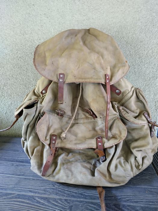 Antyczny plecak brezentowy