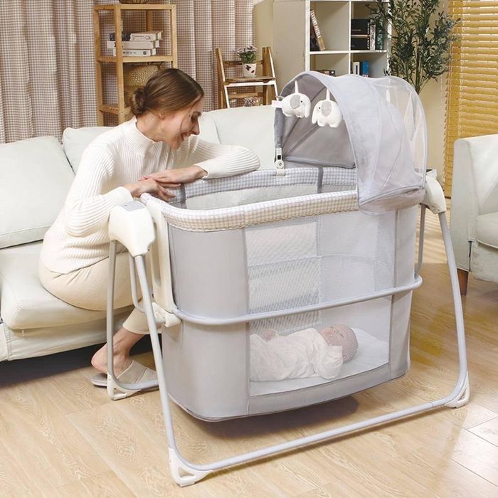 приставна колиска для новонародженого з автоматичним заколисуванням