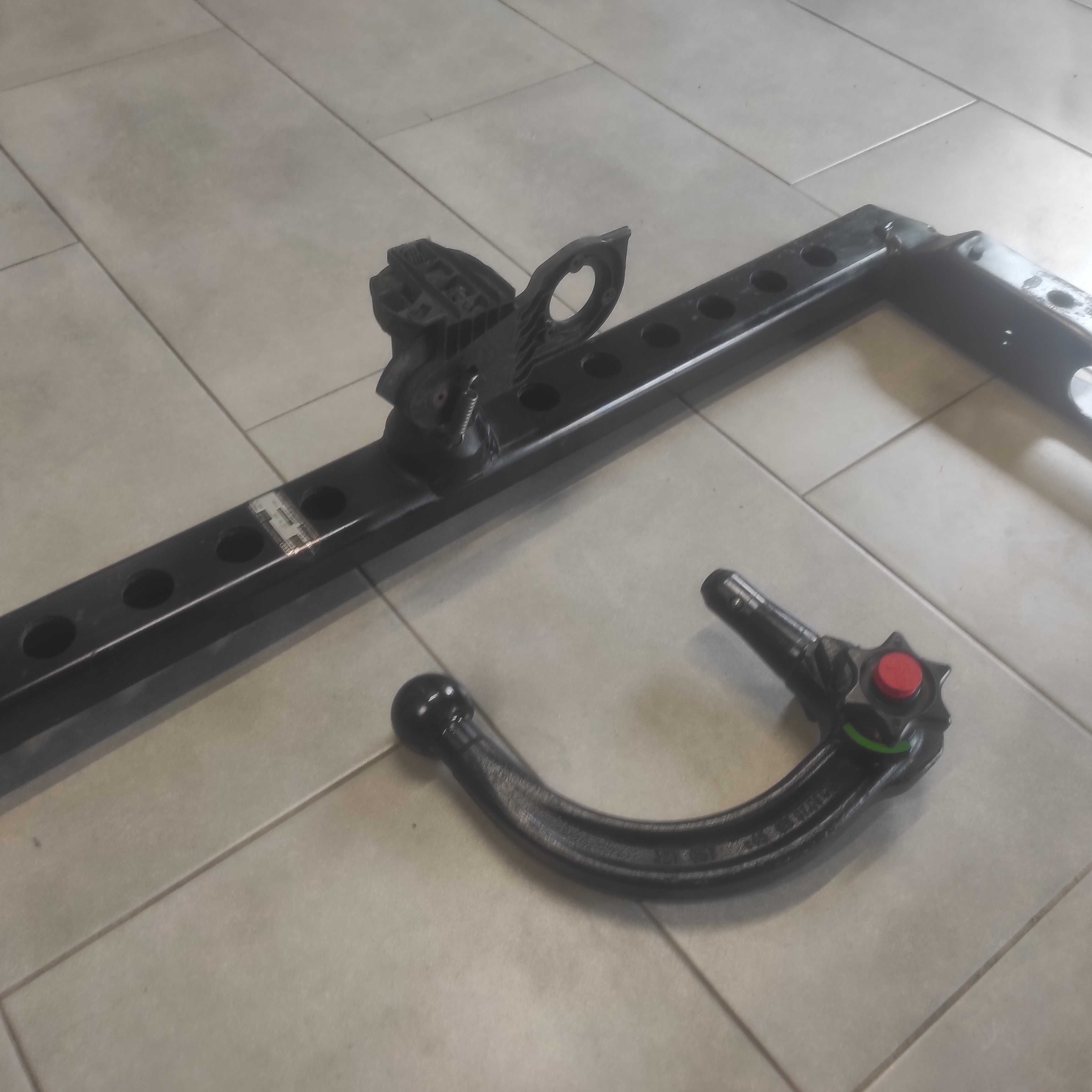Oryginalny odpinany Hak holowniczy Audi A4 A5 b8
