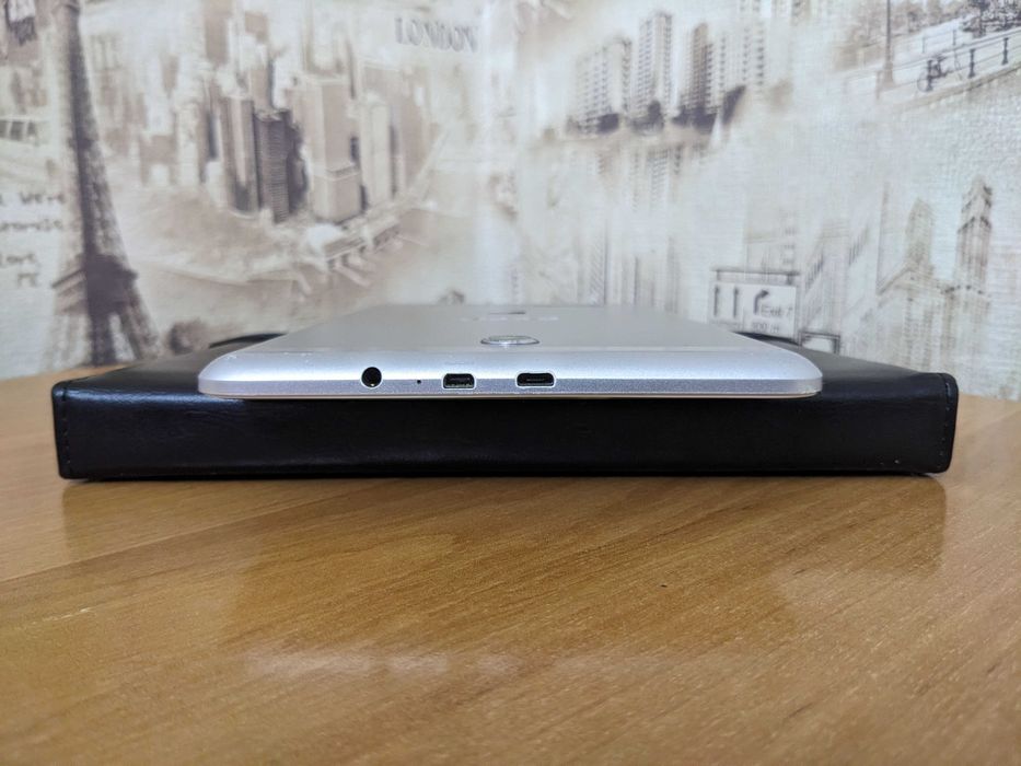 Планшет Acer Iconia Tab 8 A1-840FHD + кожаный чехол RIVACASE