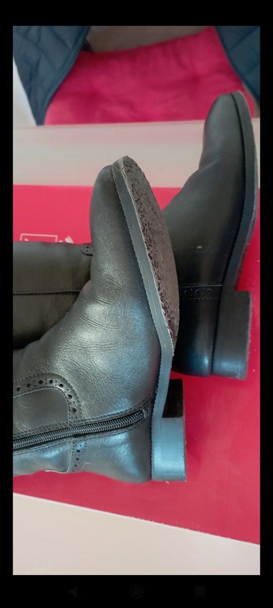 Botas em pele cano alto marca pikolinos