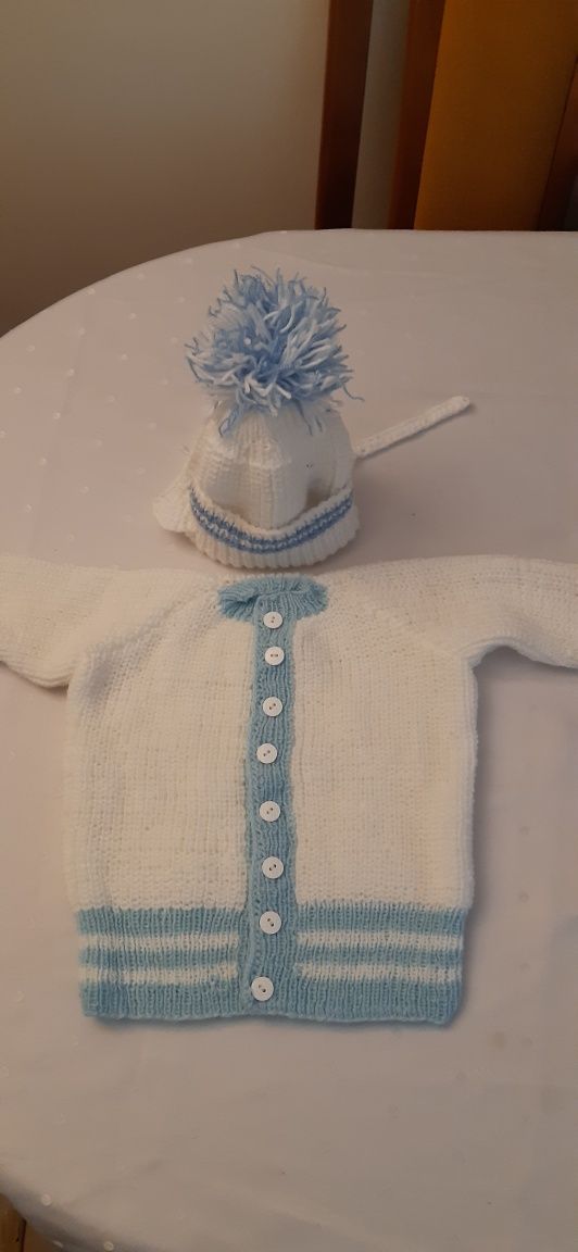 Sweterek i czapeczka dla chłopczyka, ręczne wykonanie