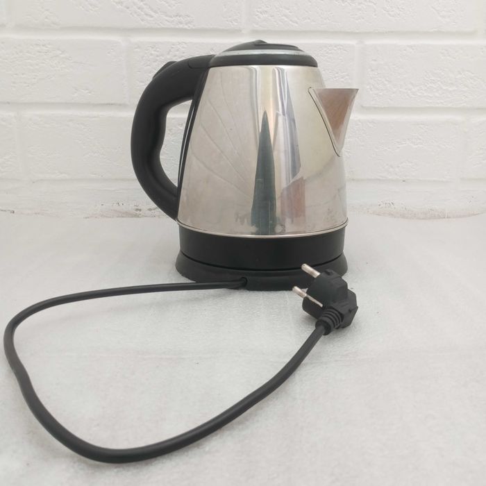 Электрочайник D&T smart 1.2 литра . Не ВЫключается !