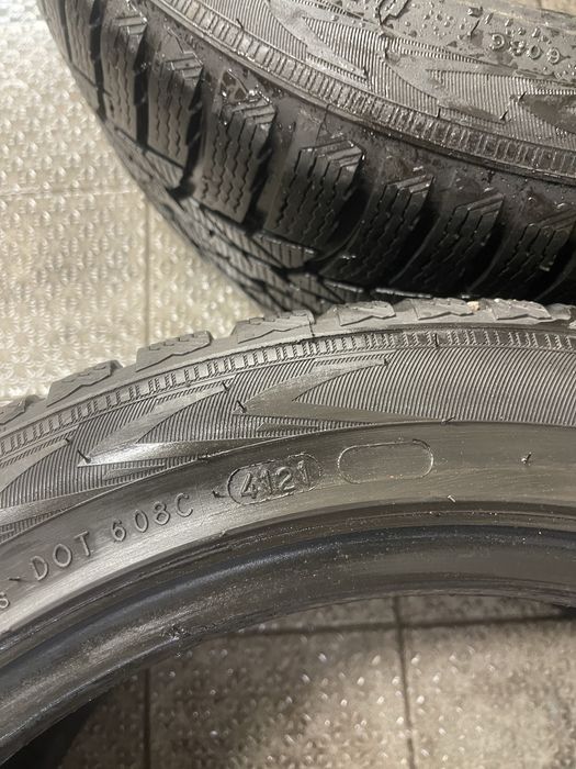 Зимова Резина Nokian 215/45R16