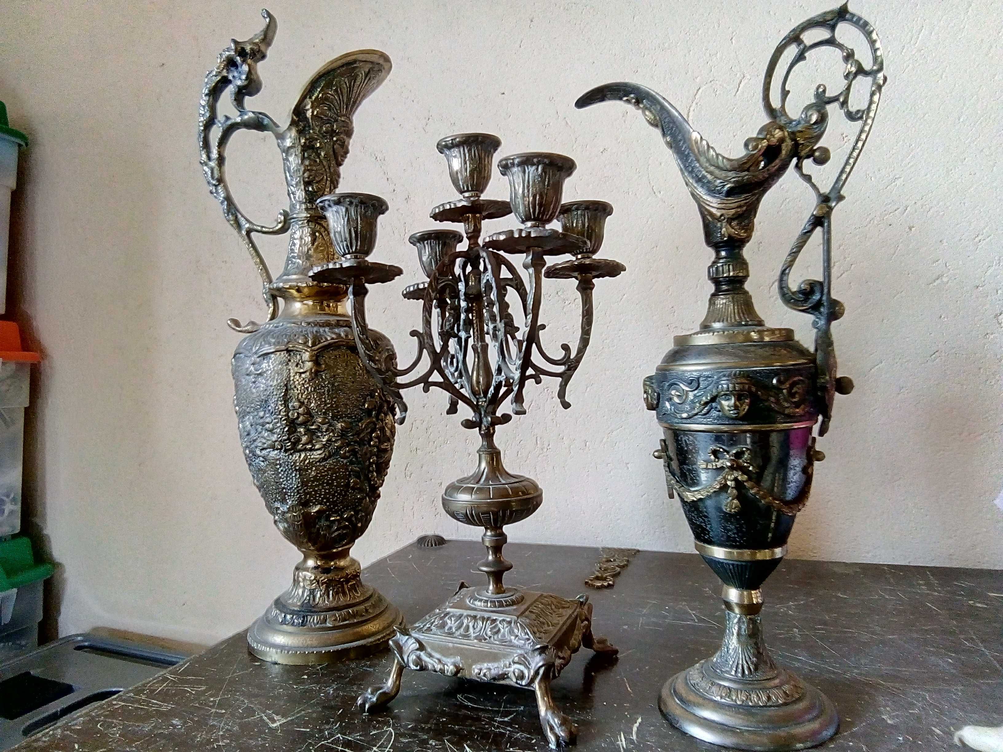 Candelabro e Jarros em ferro trabalhado