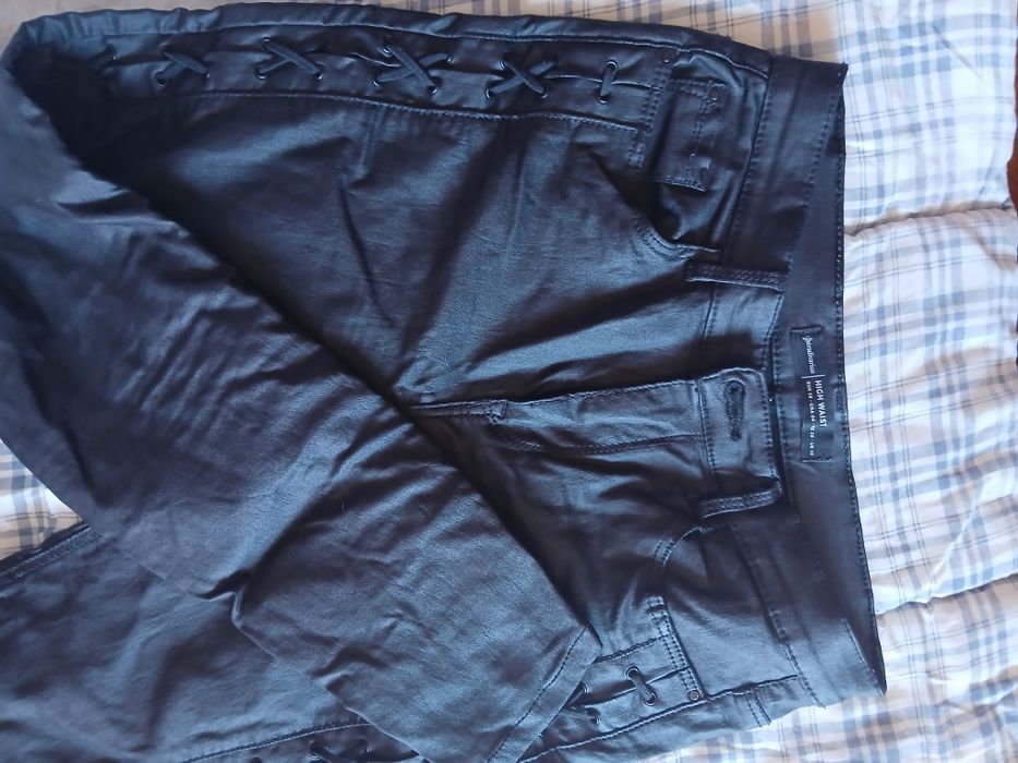 Calças em boas condições