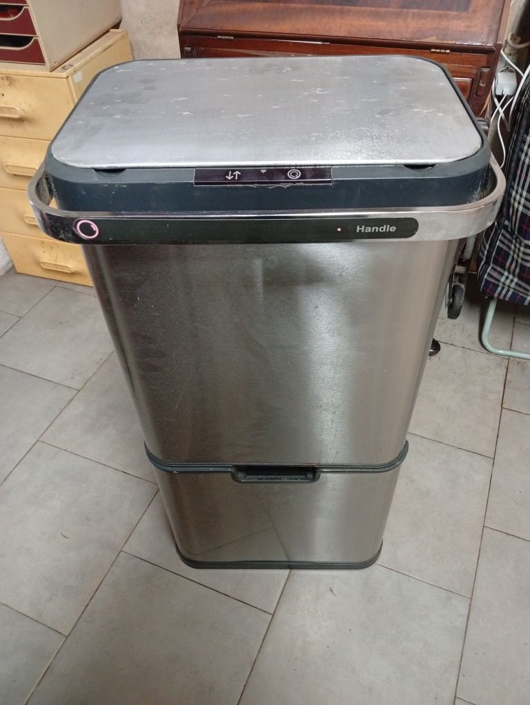 Caixote de lixo automático