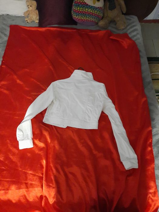 Джинсовый белый пиджак укороченный