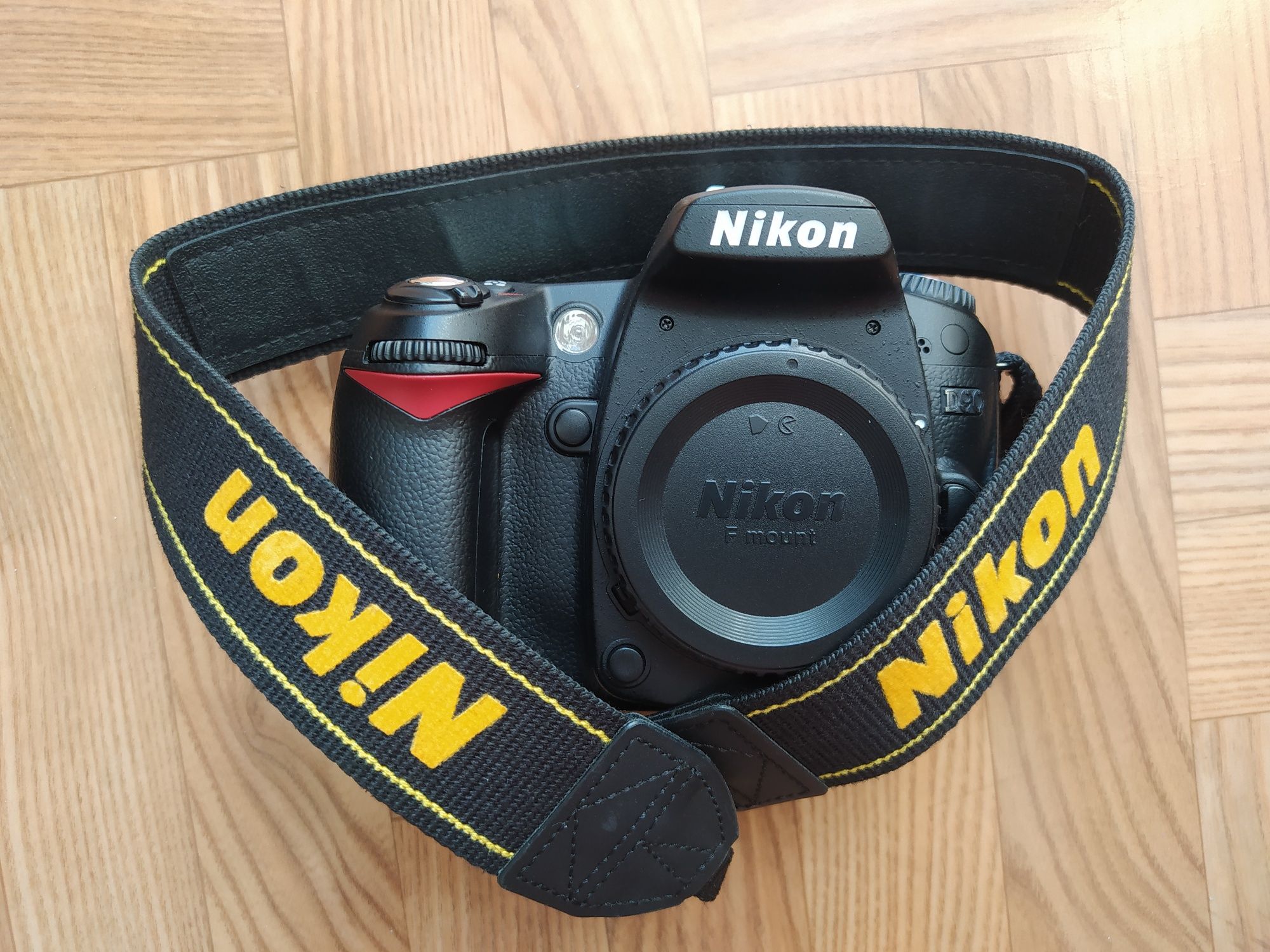 Aparat fotograficzny Nikon d90 z minimalnym przebiegiem