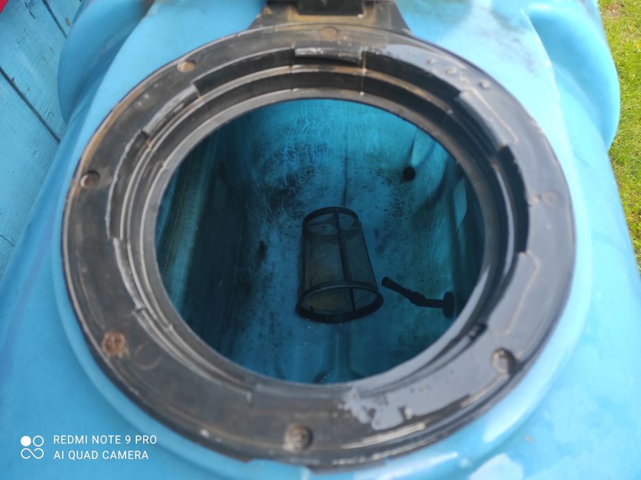 Продам бочку на 400 літрів  з рамкою