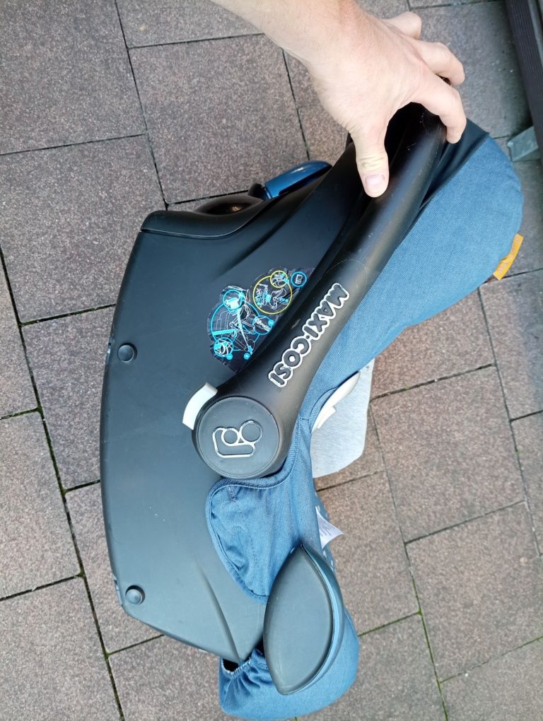 Fotelik Maxi Cosi z bazą easy base 2