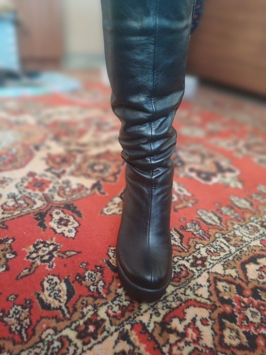 Шкіряні високі чоботи