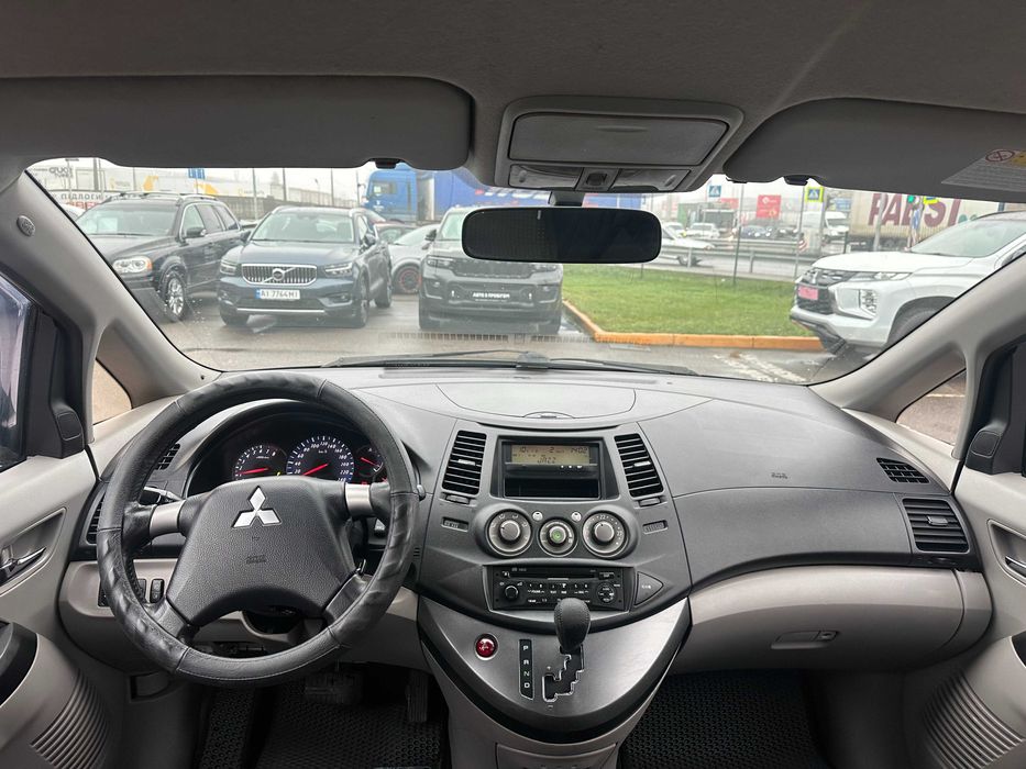 Mitsubishi Grandis 2005