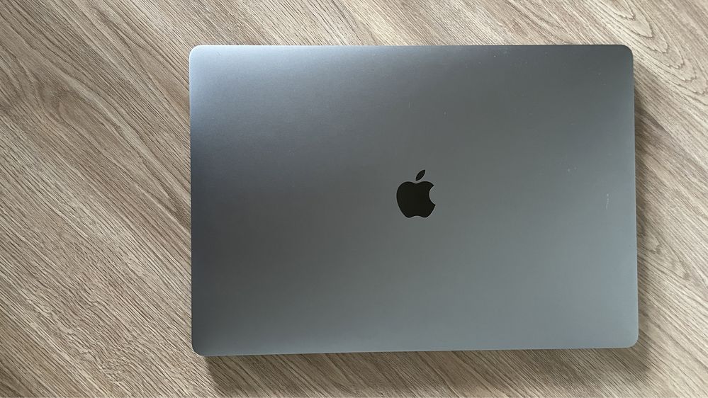 MacBook 16’ Intel 2019 2.3GHz 8-core Intel Core i9 16GB RAM 1TB SSD