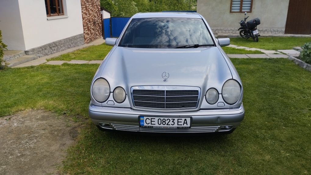 Mercedes-Benz E class W210