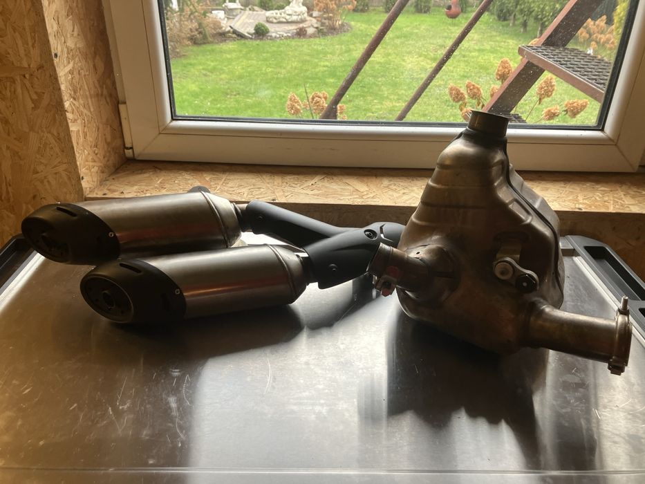 Seryjny wydech ducati monster 937