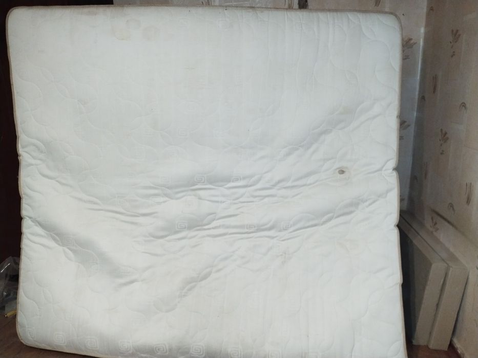 Продам матрас 700грн