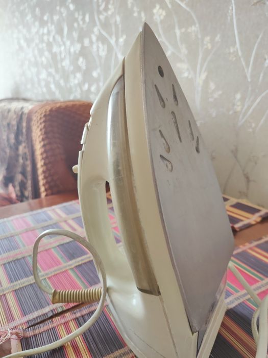 Продам утюги СССР и другие