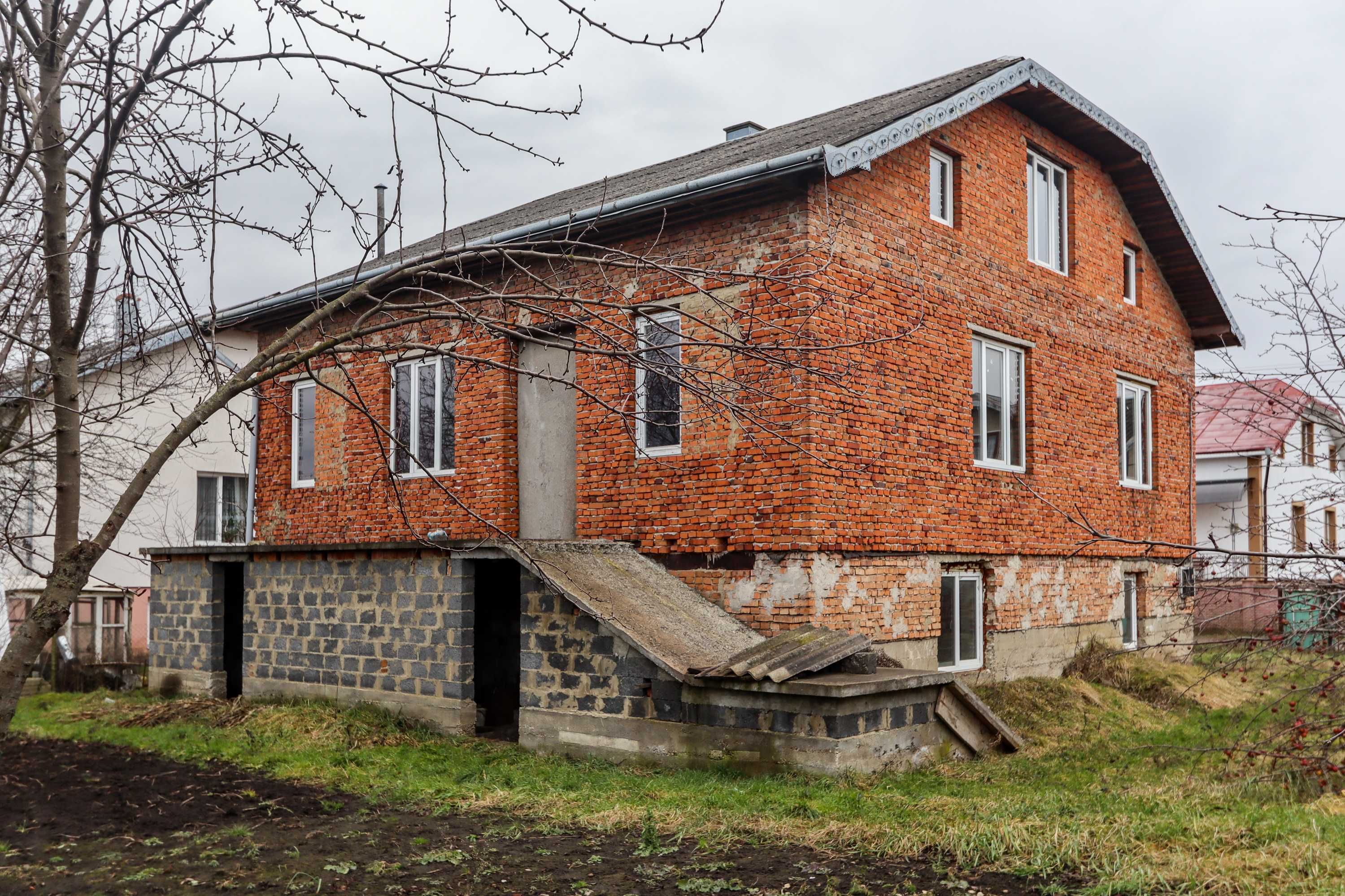 Будинок з роздільними кімнатами в с.Підпечери за вул.Шевченка, 229 м2